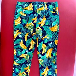 Old Navy denim hot banana pants with pixie ankles.